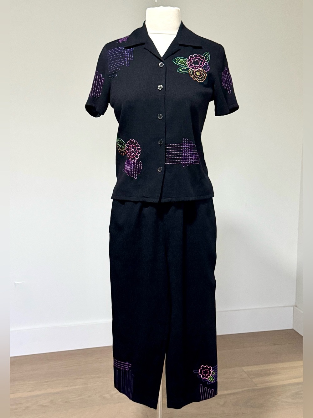 New Vintage Koret Petite Embroidered Two Piece Set Top Pants Black Neon Cropped